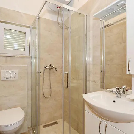 Ivan Apartmán Vir