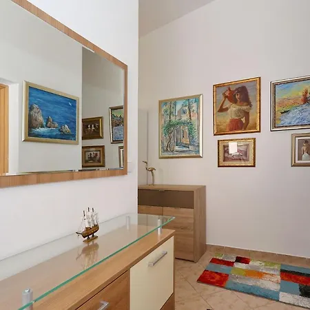 Ivan Apartment Vir