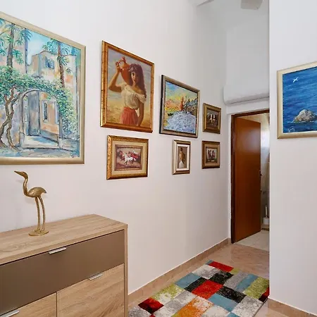 Ivan Apartment *
